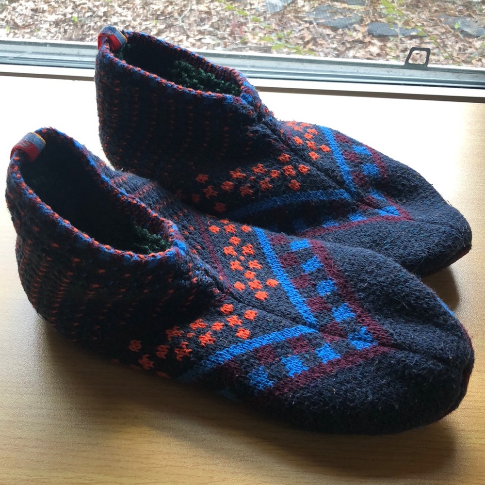 BOMBAS men’s gripper slippers size L - very good condition